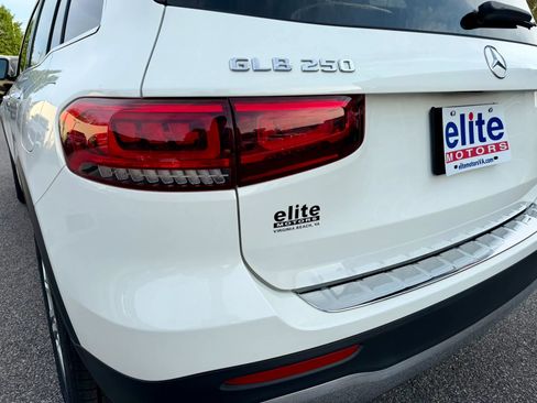 Used 2022 Mercedes-Benz GLB 250 4MATIC w/ Premium Package Lite image 13
