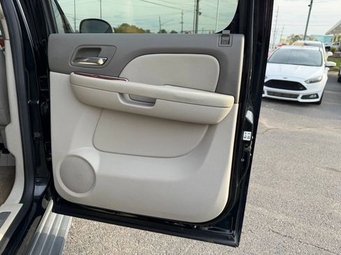 Used 2011 Chevrolet Avalanche LTZ image 37