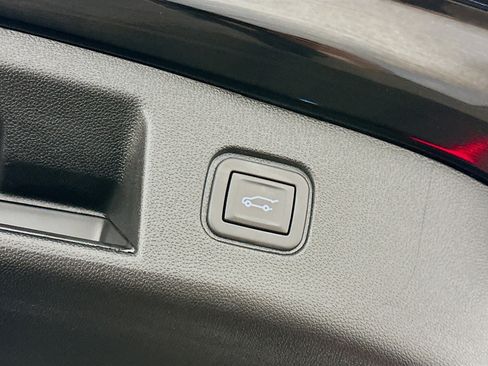 Used 2024 Chevrolet Blazer EV LT image 32