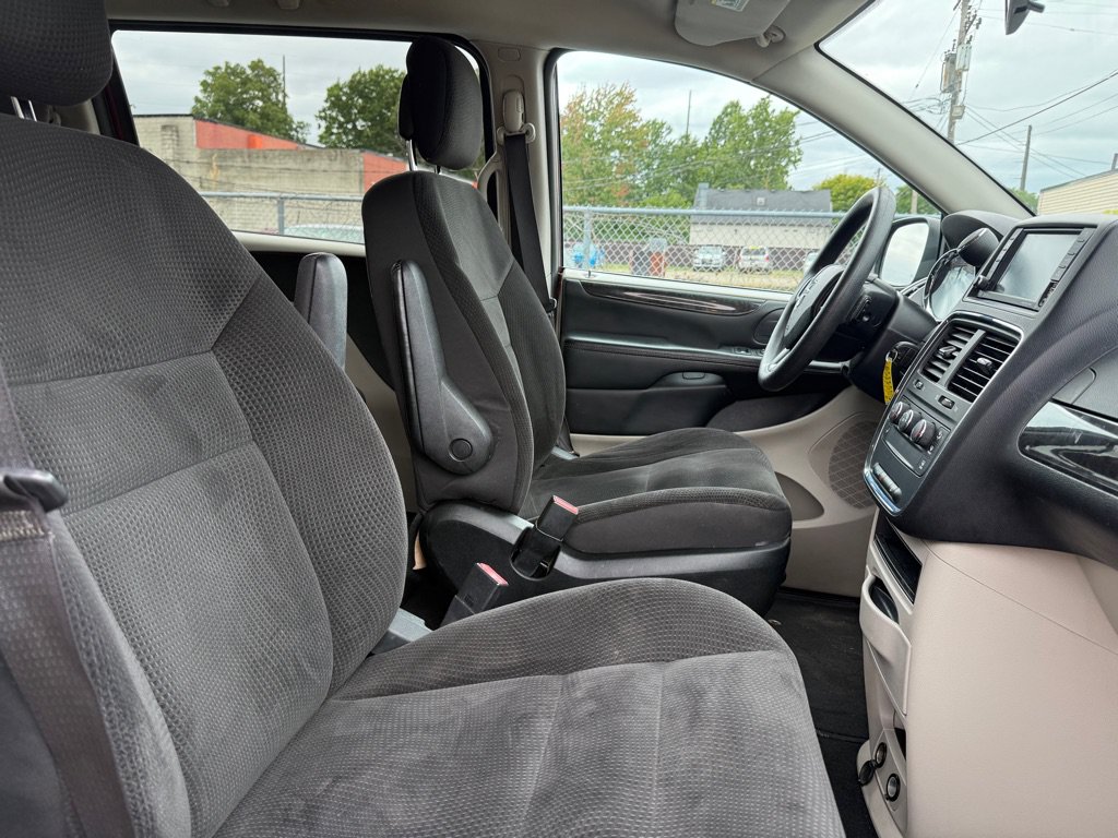 Used 2018 Dodge Grand Caravan SE FWD image 8