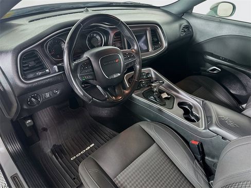Used 2019 Dodge Challenger SXT image 30