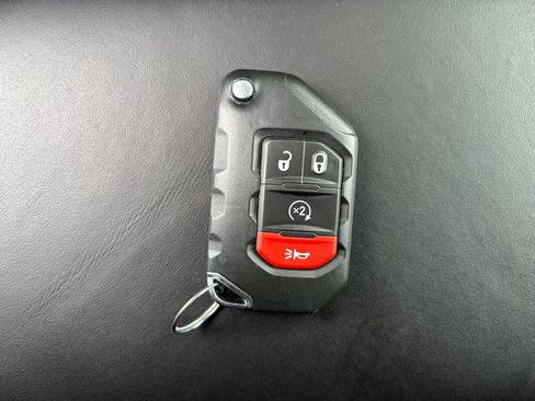 Used 2025 Jeep Wrangler Unlimited Rubicon AWD/4WD image 31