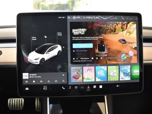 Used 2023 Tesla Model 3 Standard Range image 34