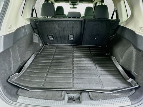 Used 2024 Nissan Rogue S FWD image 30