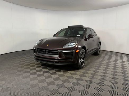 Used 2024 Porsche Macan AWD/4WD image 3