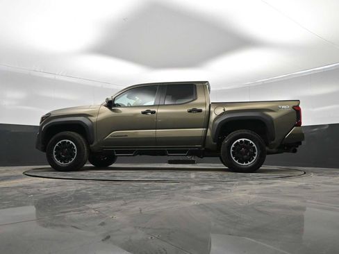 Used 2024 Toyota Tacoma TRD Off-Road image 34