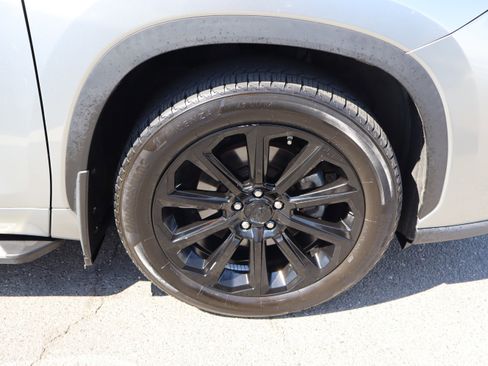 Used 2022 Toyota Highlander XLE AWD/4WD image 43