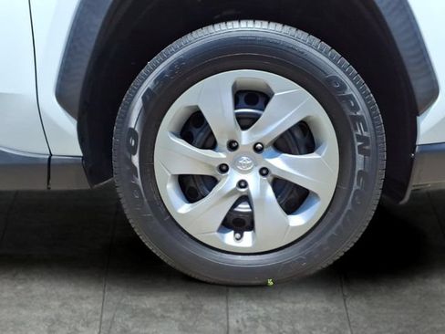 Used 2023 Toyota RAV4 LE AWD/4WD image 9