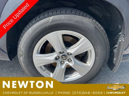 Used 2022 Toyota Highlander LE AWD/4WD image 45