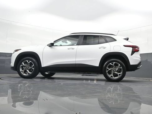 Certified 2025 Chevrolet Trax LT FWD image 30