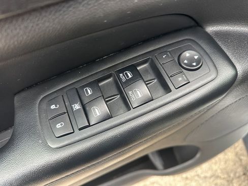 Used 2018 Jeep Grand Cherokee Laredo image 15