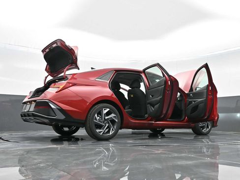 Certified 2024 Hyundai Elantra SEL w/ Convenience Package image 39