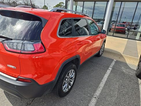 Used 2021 Jeep Cherokee Latitude Plus image 3