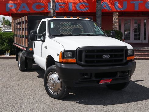 Used 2001 Ford F550 2WD Regular Cab Super Duty image 2
