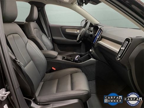 Used 2025 Volvo XC40 B5 Plus image 24