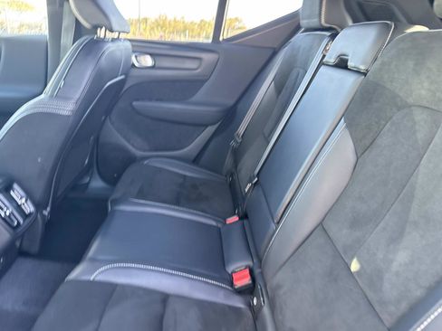Used 2022 Volvo XC40 T5 R-Design w/ Advanced Package image 13