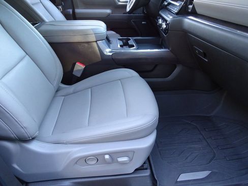 Used 2024 GMC Sierra 2500 SLT w/ SLT Convenience Package image 9