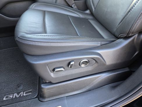 Certified 2025 GMC Yukon Denali image 14