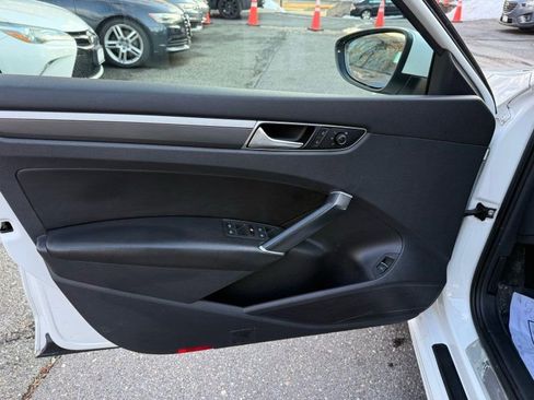 Used 2017 Volkswagen Passat 1.8T R-Line w/ R-Line Lighting Package image 16