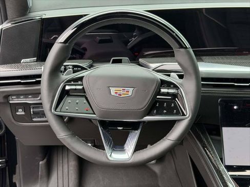 Used 2025 Cadillac Escalade ESV V AWD/4WD image 18