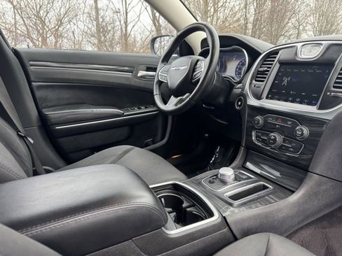 Used 2018 Chrysler 300 Touring w/ Sport Appearance Package image 29
