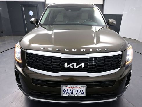 Used 2022 Kia Telluride EX w/ EX Premium Package FWD image 3