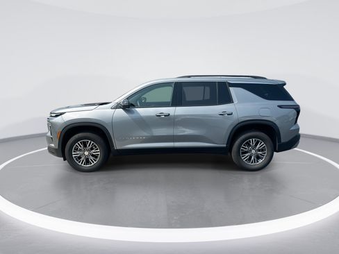 Used 2026 Chevrolet Traverse LT FWD image 6