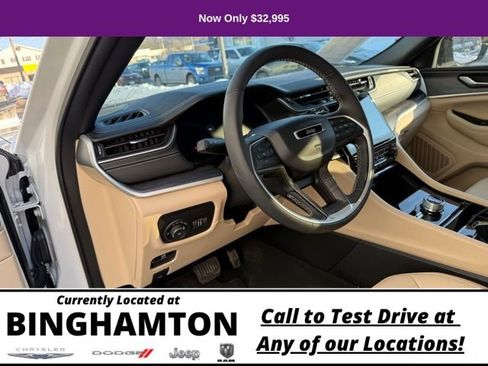 Used 2023 Jeep Grand Cherokee Limited image 13
