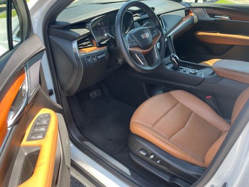 Used 2023 Cadillac XT5 Premium Luxury w/ Technology Package FWD image 5