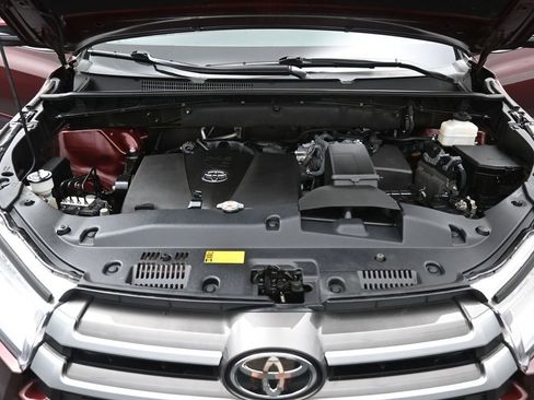 Used 2019 Toyota Highlander Plus image 38
