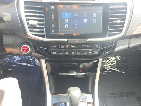 Used 2017 Honda Accord Touring image 15