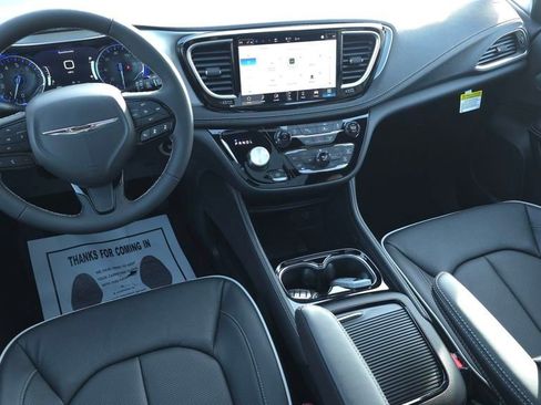 New 2026 Chrysler Pacifica Limited w/ S Appearance Package FWD image 26