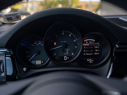 Certified 2025 Porsche Macan image 9