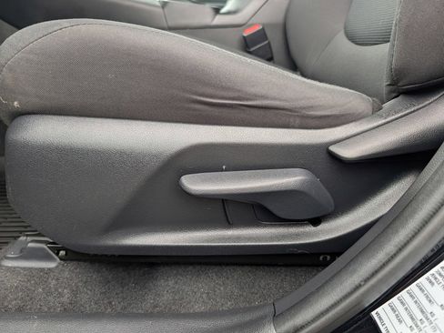 Used 2021 Toyota RAV4 LE AWD/4WD image 20