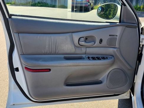 Used 2001 Buick Century Custom w/ Premium Pkg FWD image 35
