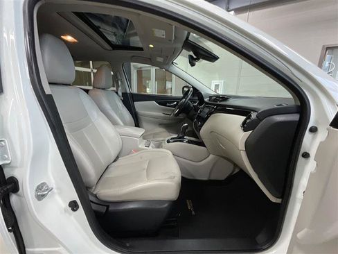 Used 2017 Nissan Rogue Sport SL w/ SL Premium Package AWD/4WD image 26