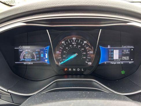 Used 2018 Ford Fusion SE FWD image 22