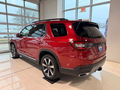 Used 2024 Honda Pilot Elite image 4