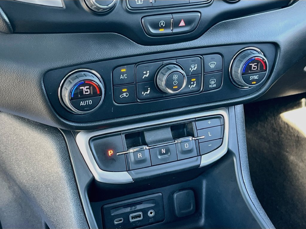 Used 2022 GMC Terrain SLT w/ Tech Package FWD image 15
