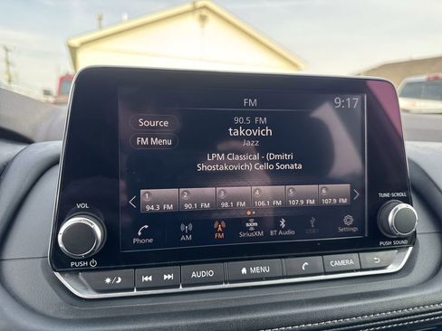 Used 2023 Nissan Rogue SV image 16