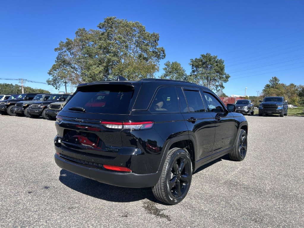 Certified 2024 Jeep Grand Cherokee Limited w/ Black Appearance Package AWD/4WD image 3