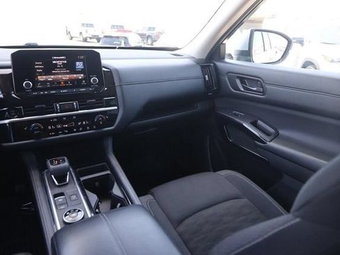 Certified 2025 Nissan Pathfinder SV AWD/4WD image 26