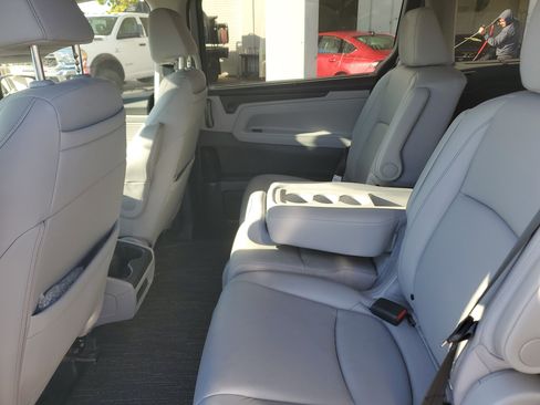 Used 2023 Honda Odyssey Touring image 14