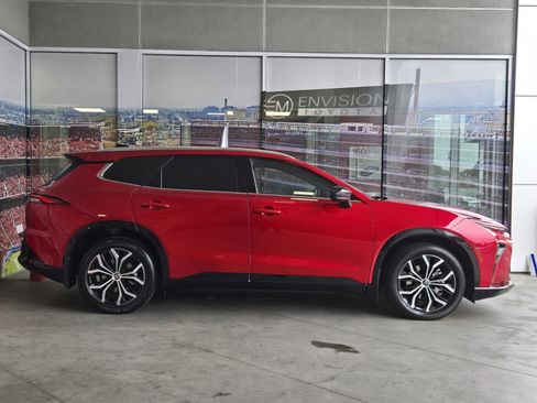 Used 2025 Toyota Crown Signia image 4