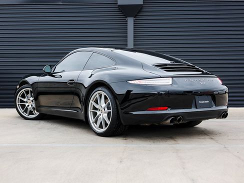 Certified 2016 Porsche 911 Carrera Black Edition image 3