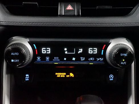 Used 2022 Toyota RAV4 XLE AWD/4WD image 19