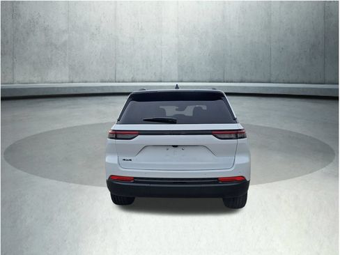 New 2025 Jeep Grand Cherokee Altitude AWD/4WD image 7