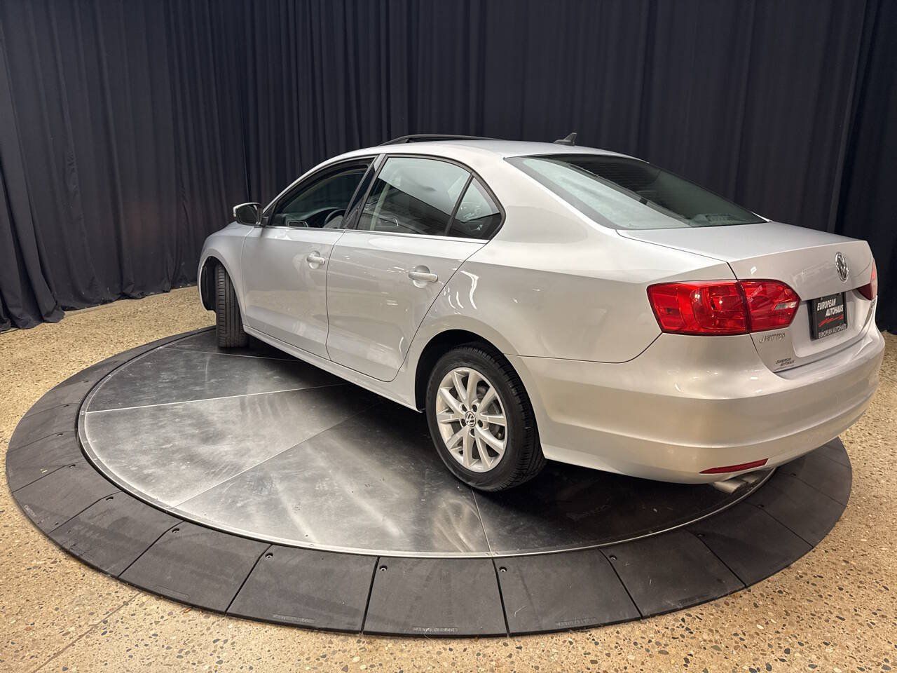 Used 2013 Volkswagen Jetta SE FWD image 4