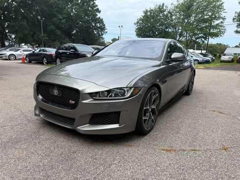 Used 2019 Jaguar XE S RWD image 3