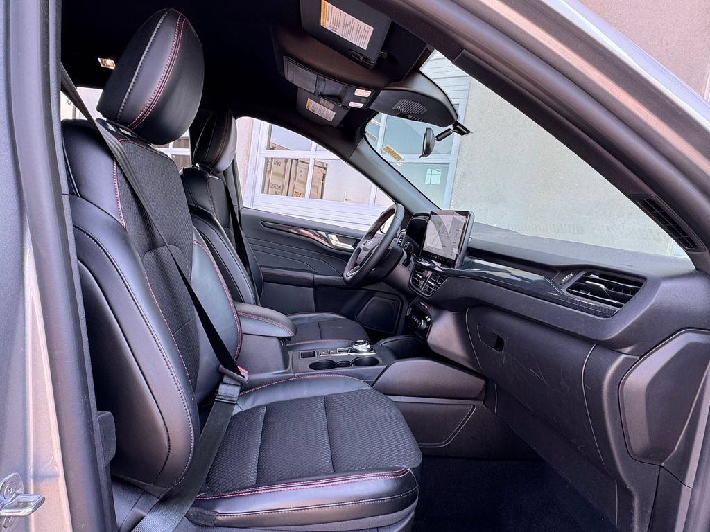 Used 2024 Ford Escape ST-Line w/ Tech Pack #1 FWD image 29